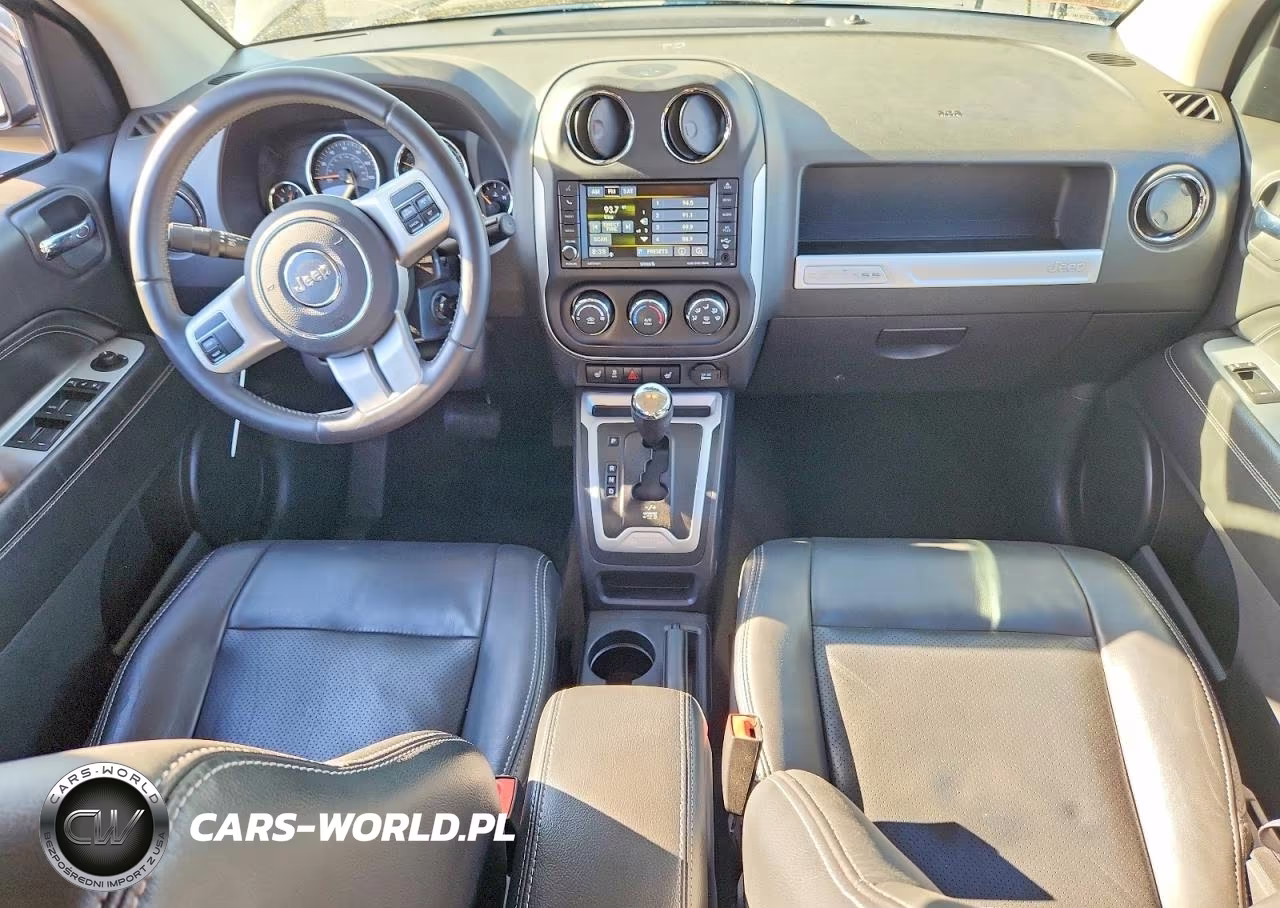 2016 Jeep Compass Latitude VIN:1C4NJCEA3GD749349 - 8