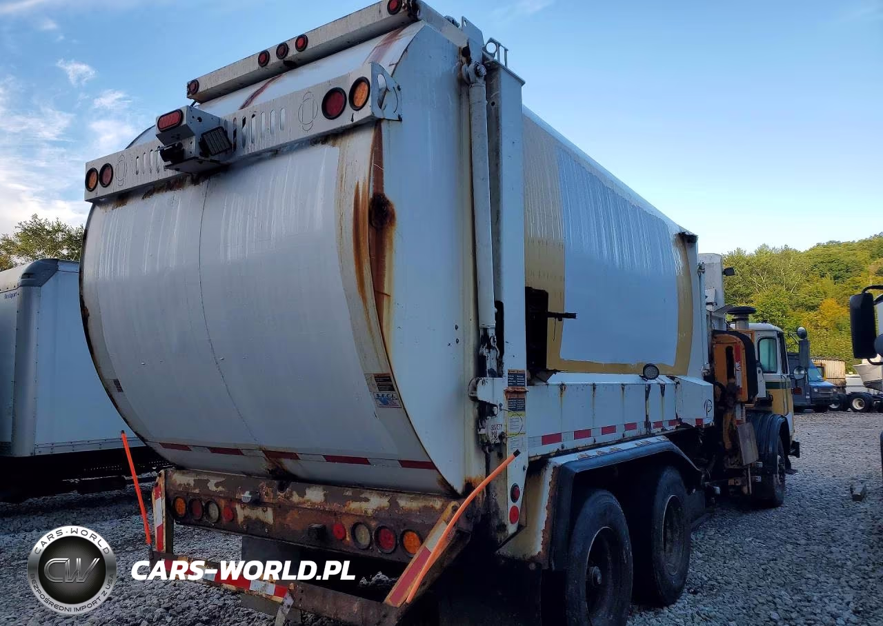 2011 Autocar Xpeditor Refuse Truck VIN:5VCACRKF6BH211938 - 3