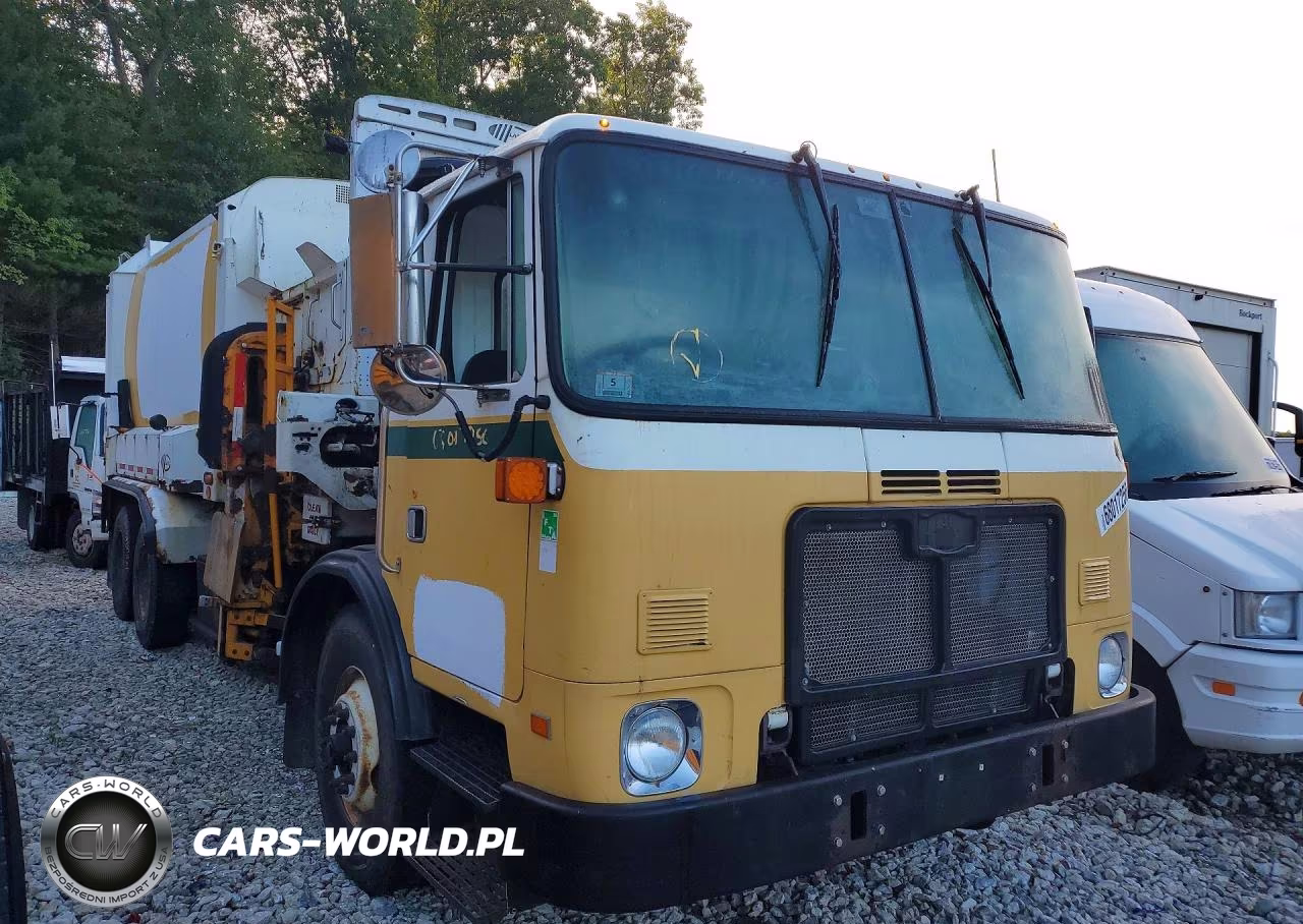 2011 Autocar Xpeditor Refuse Truck VIN:5VCACRKF6BH211938 - 4