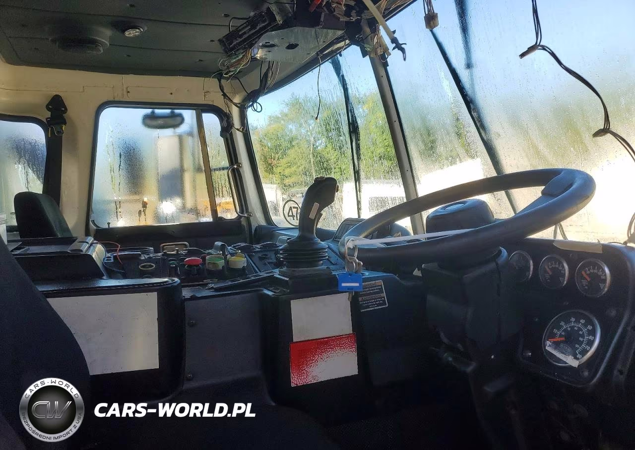 2011 Autocar Xpeditor Refuse Truck VIN:5VCACRKF6BH211938 - 8