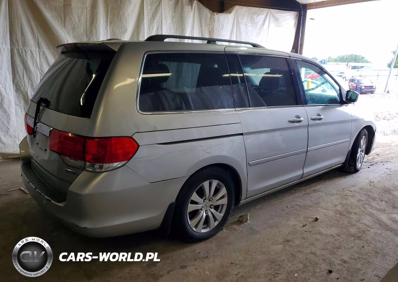 2010 Honda Odyssey Touring VIN:5FNRL3H99AB090111 - 3