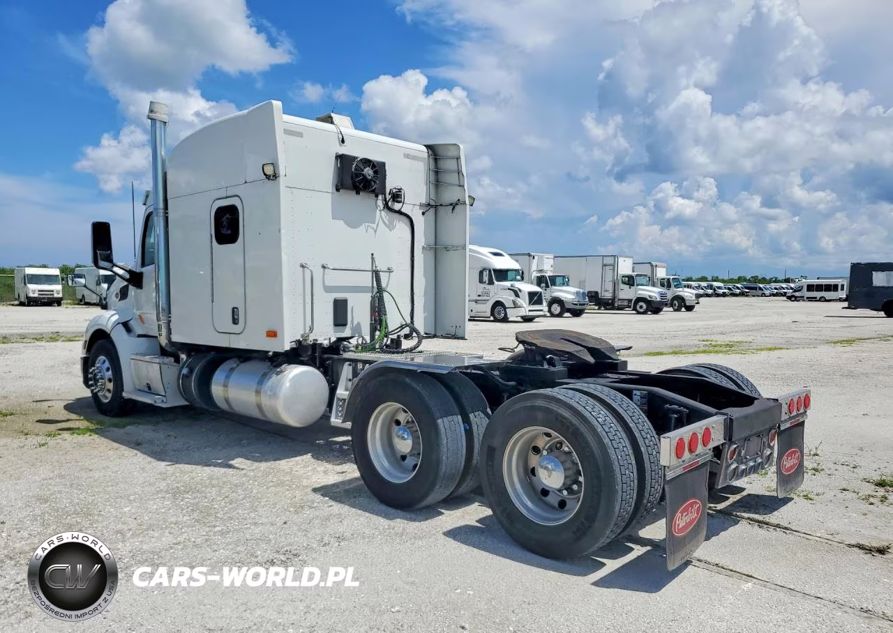 2014 Peterbilt 579 VIN:1XPBD49XXED249893 - 2