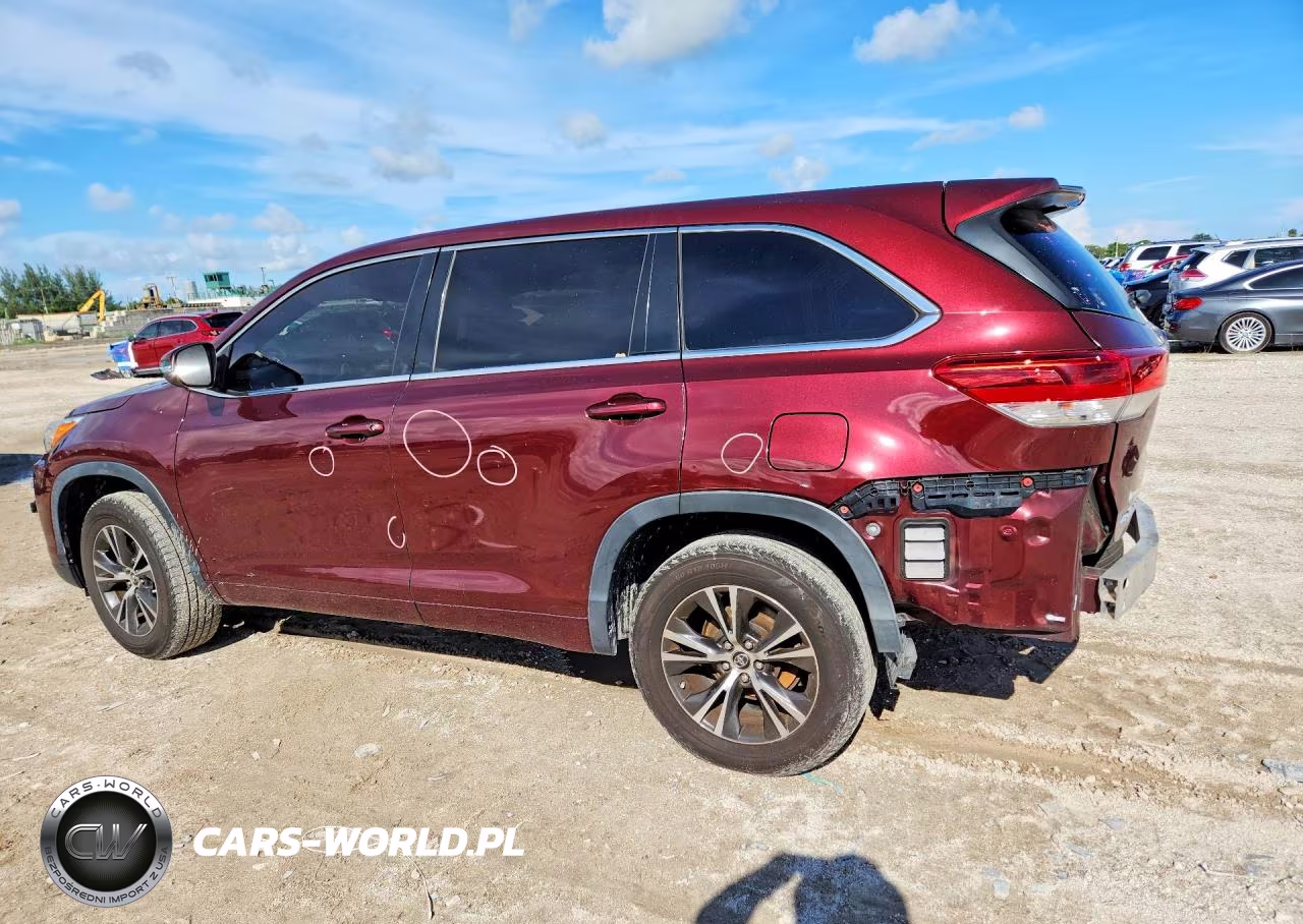 2018 Toyota Highlander Le VIN:5TDZARFH4JS034222 - 2