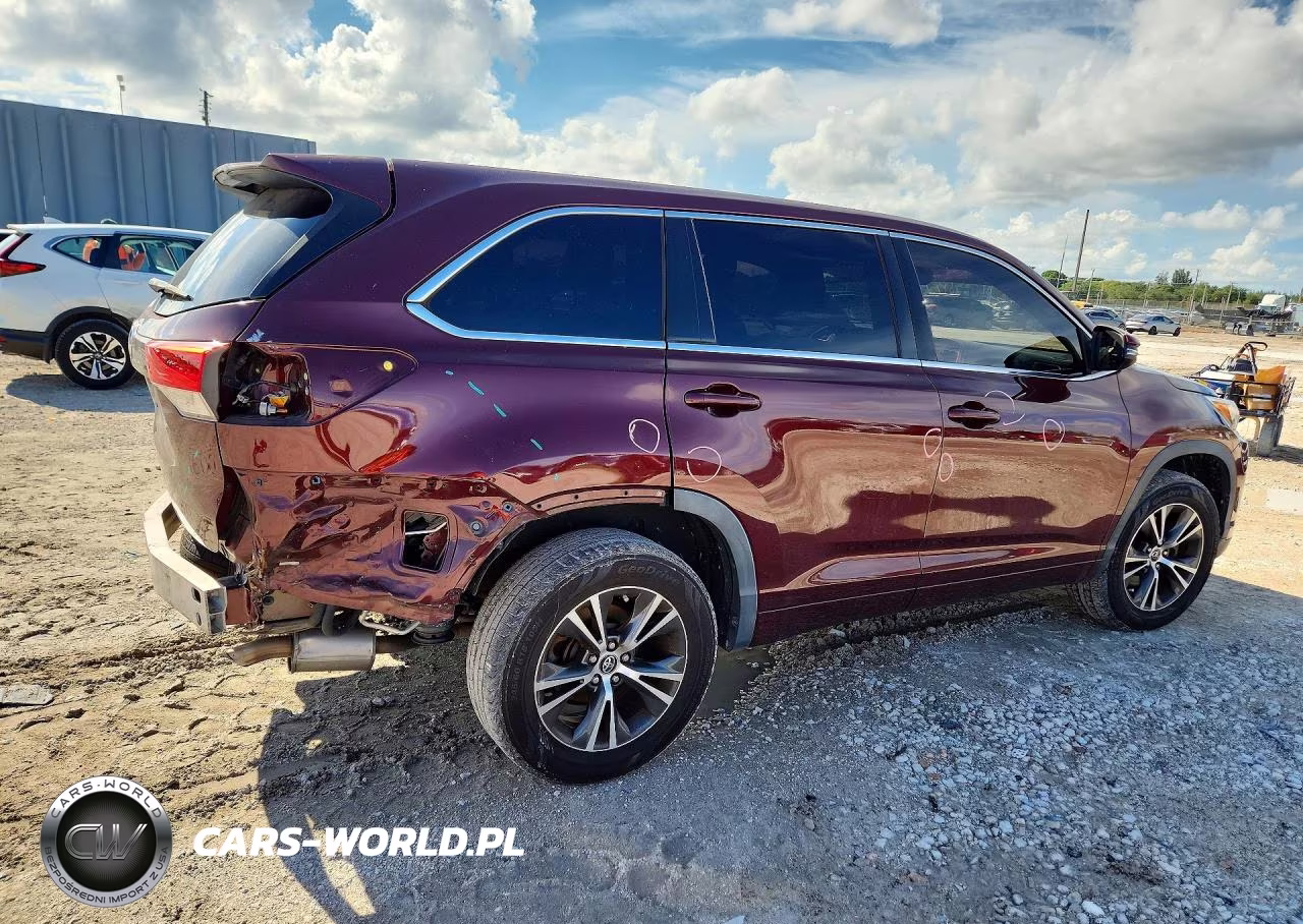 2018 Toyota Highlander Le VIN:5TDZARFH4JS034222 - 3