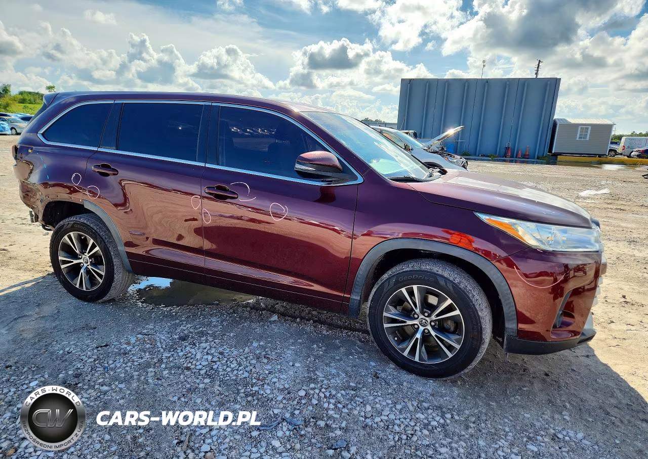 2018 Toyota Highlander Le VIN:5TDZARFH4JS034222 - 4