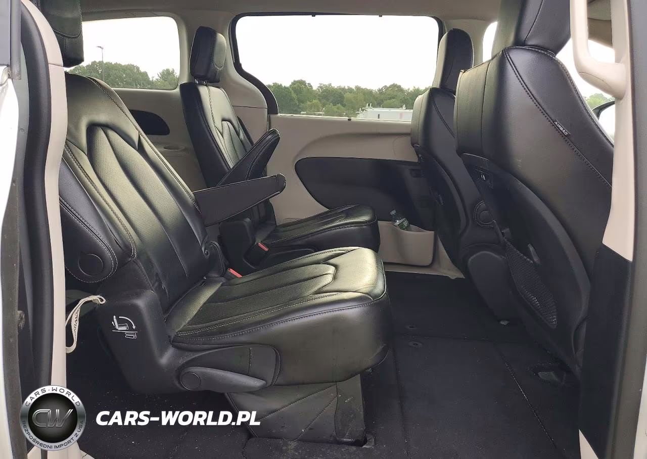 2023 Chrysler Pacifica Touring L VIN:2C4RC1BG8PR582198 - 11