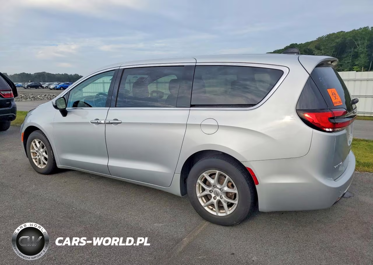 2023 Chrysler Pacifica Touring L VIN:2C4RC1BG8PR582198 - 2