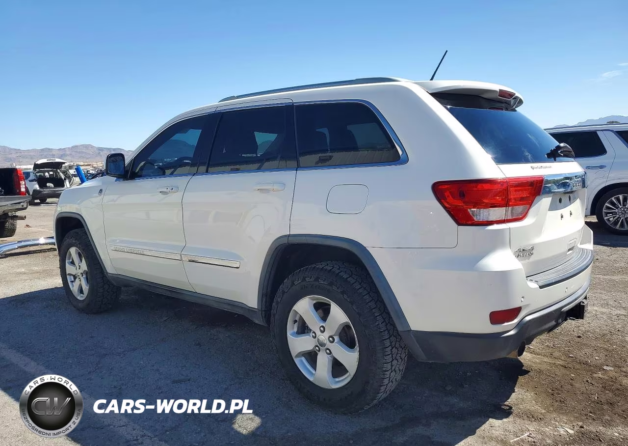 2011 Jeep Grand Cherokee Laredo VIN:1J4RR4GT4BC608961 - 2