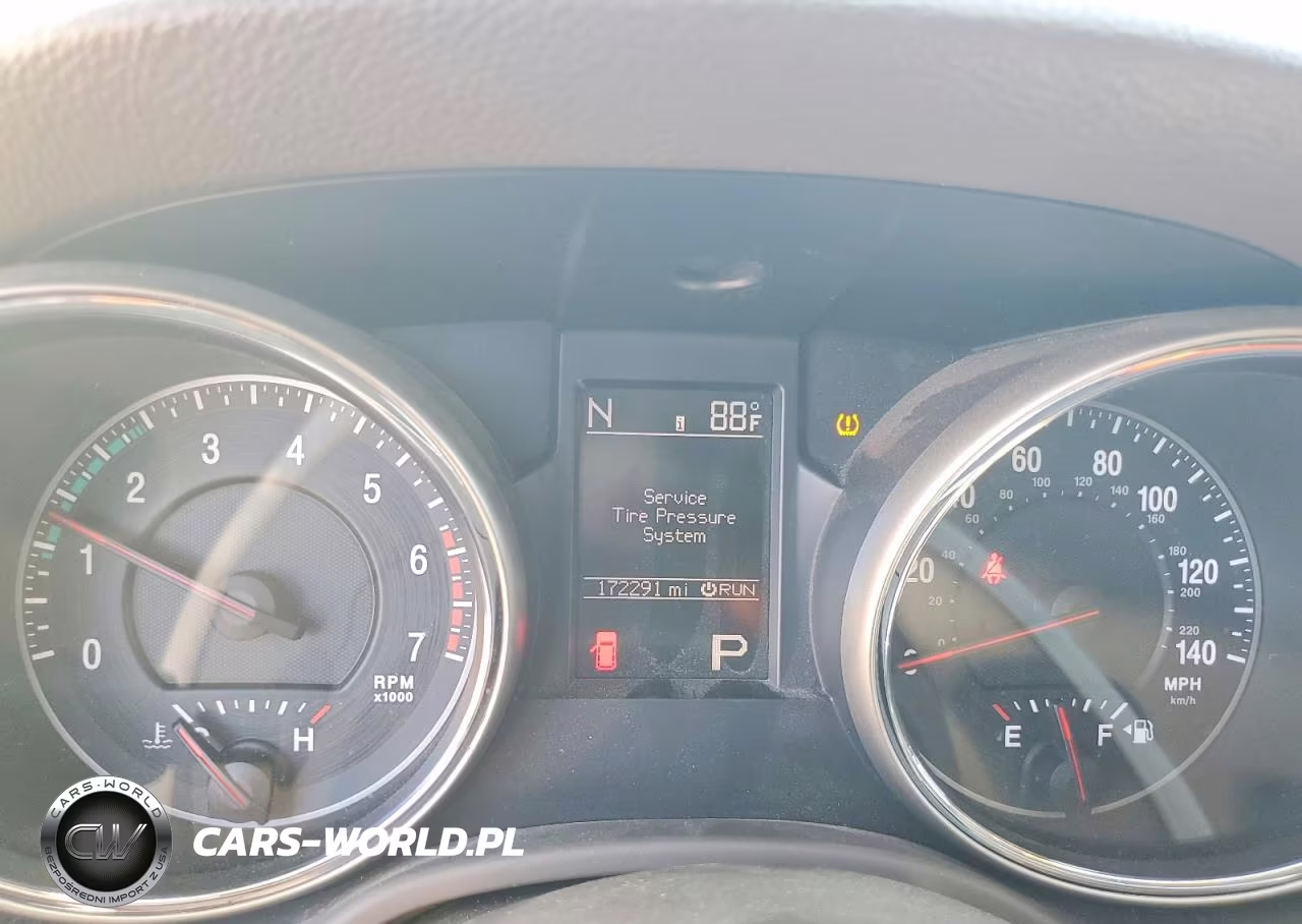 2011 Jeep Grand Cherokee Laredo VIN:1J4RR4GT4BC608961 - 9