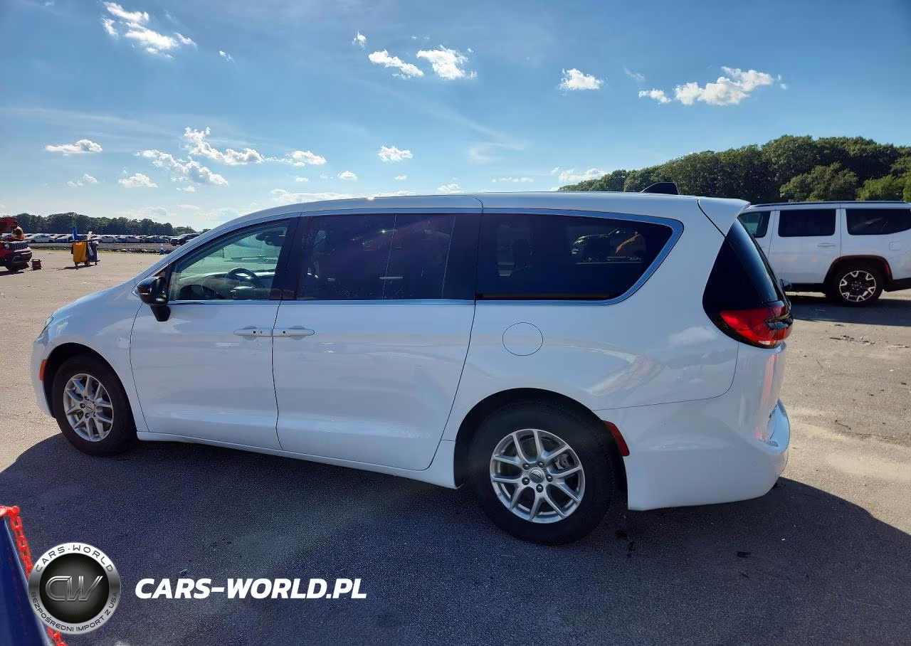 2024 Chrysler Pacifica Touring L VIN:2C4RC1BG3RR182276 - 2