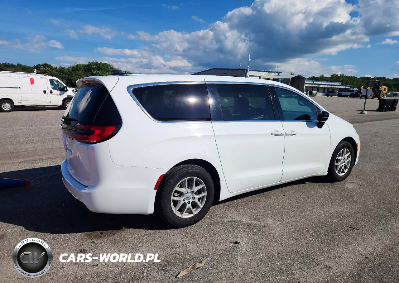 2024 Chrysler Pacifica Touring L VIN:2C4RC1BG3RR182276 - 3