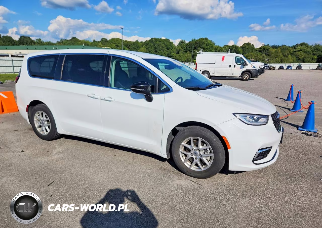 2024 Chrysler Pacifica Touring L VIN:2C4RC1BG3RR182276 - 4