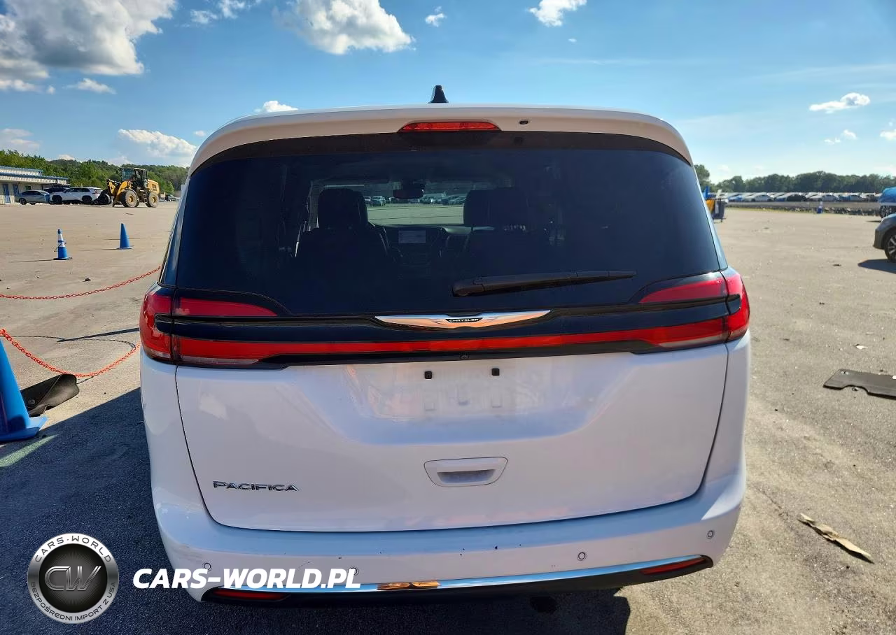 2024 Chrysler Pacifica Touring L VIN:2C4RC1BG3RR182276 - 6