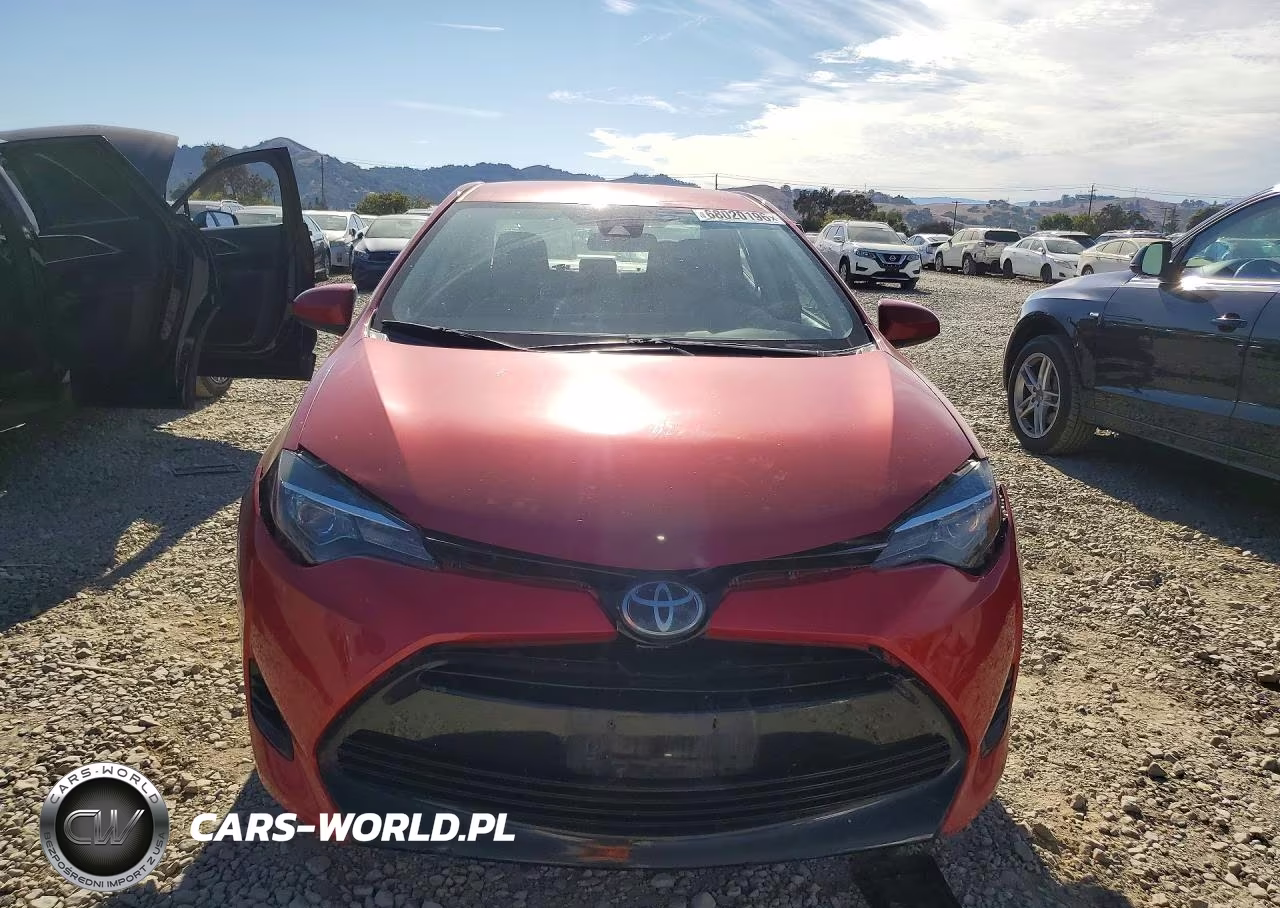 2018 Toyota Corolla Le VIN:5YFBURHE5JP843328 - 5