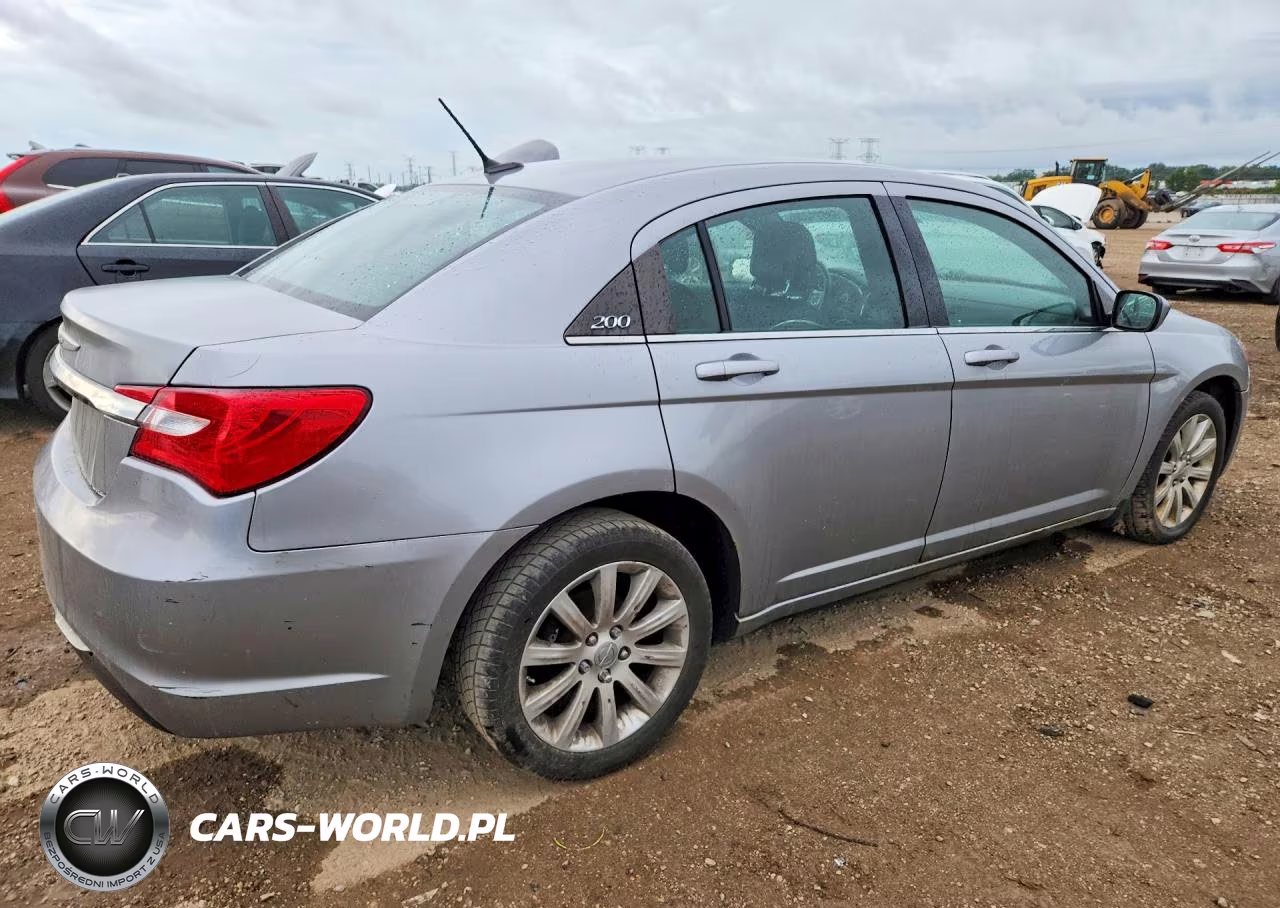 2014 Chrysler 200 Touring VIN:1C3CCBBG1EN144794 - 3