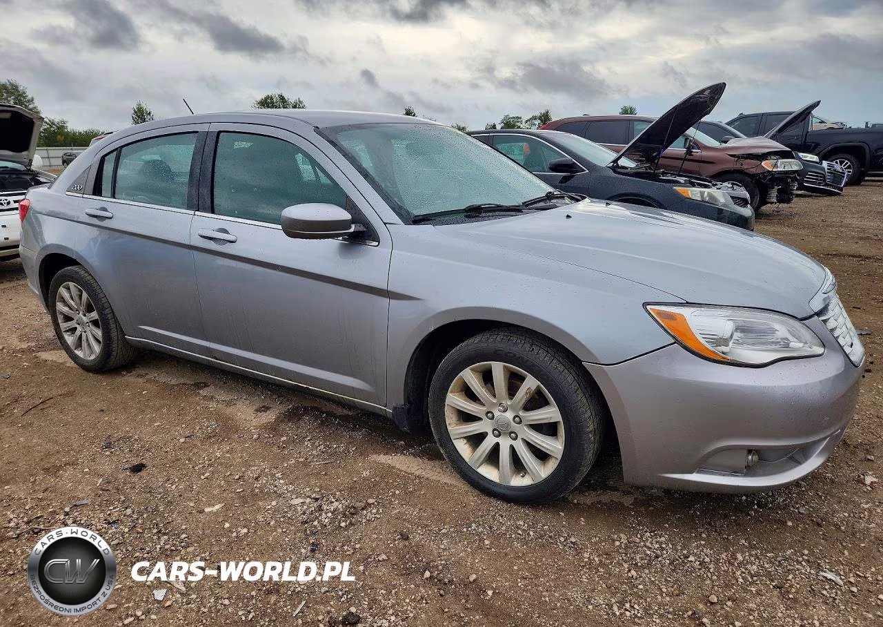2014 Chrysler 200 Touring VIN:1C3CCBBG1EN144794 - 4