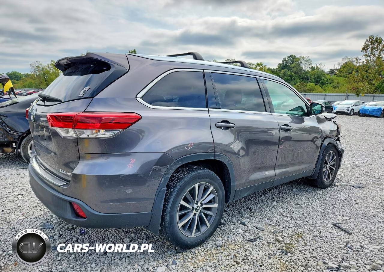 2019 Toyota Highlander Xle VIN:5TDJZRFHXKS567456 - 3