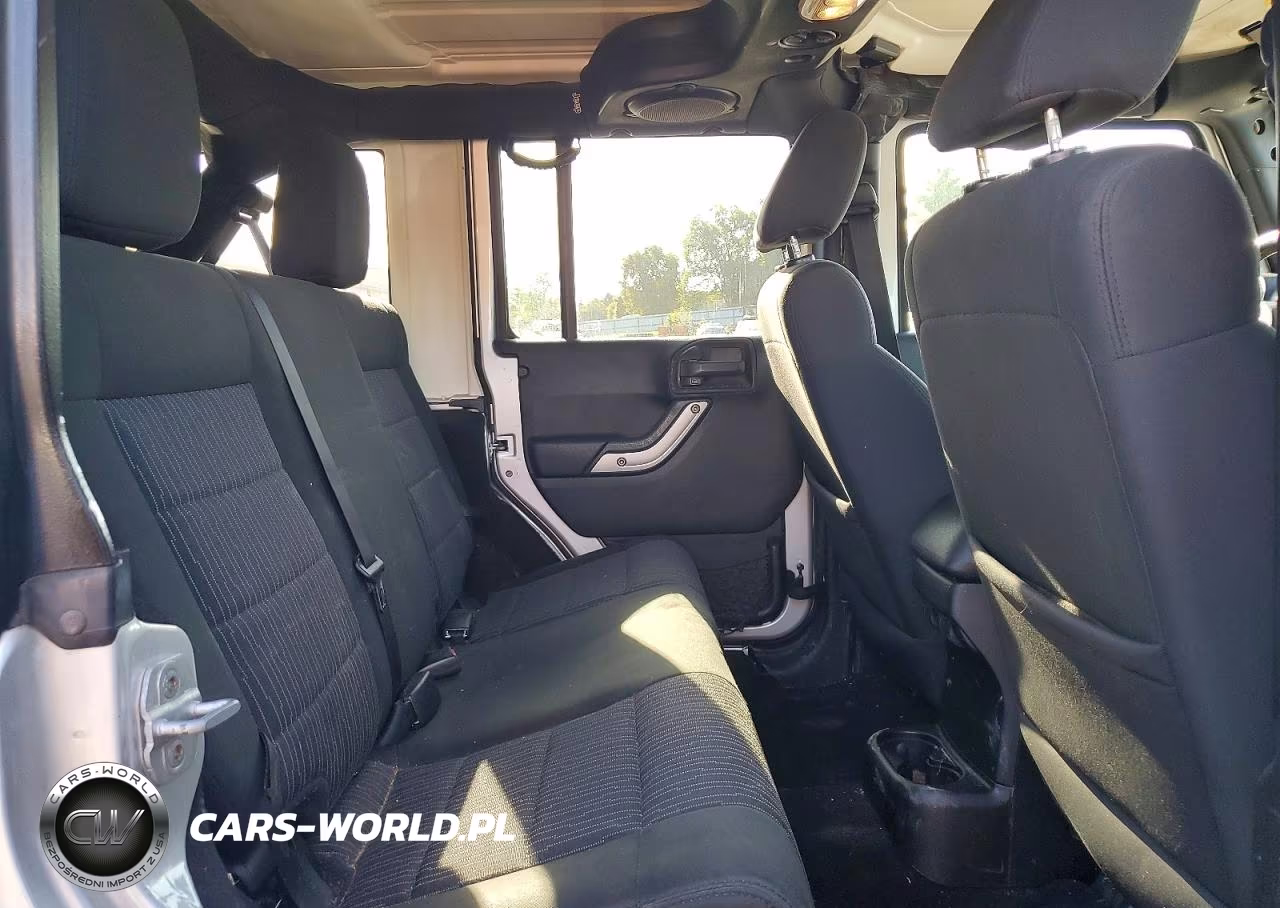 2012 Jeep Wrangler Unlimited Sahara VIN:1C4BJWEG7CL123005 - 10