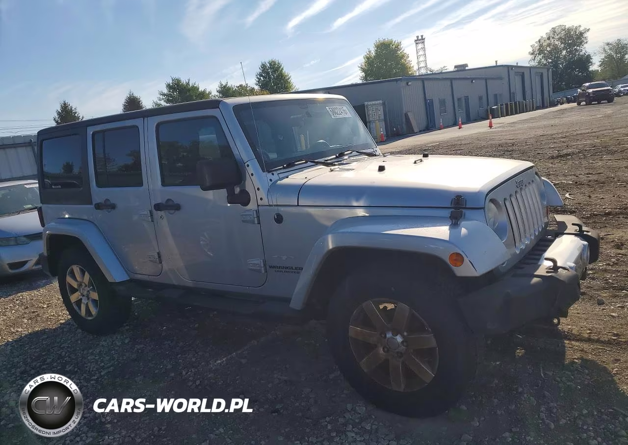 2012 Jeep Wrangler Unlimited Sahara VIN:1C4BJWEG7CL123005 - 4