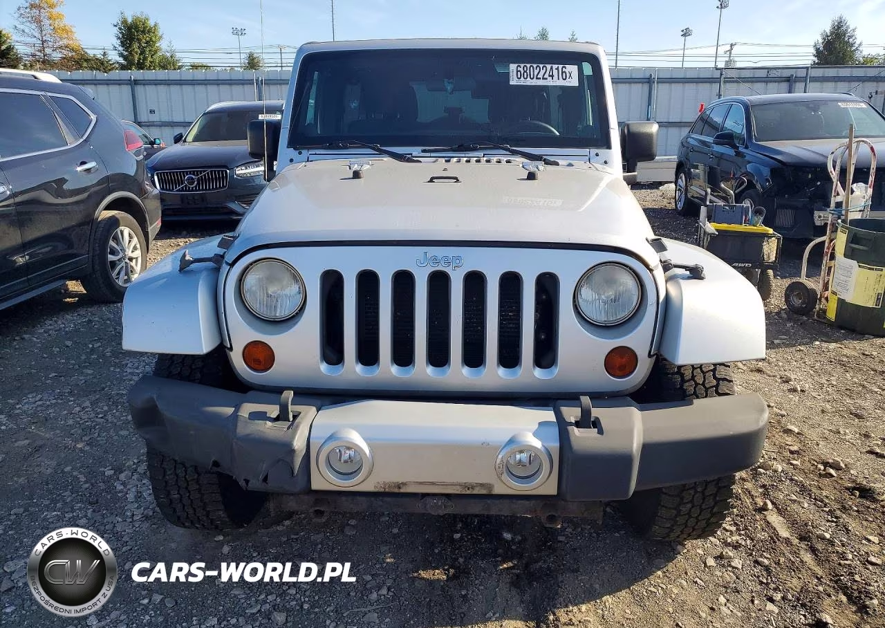 2012 Jeep Wrangler Unlimited Sahara VIN:1C4BJWEG7CL123005 - 5