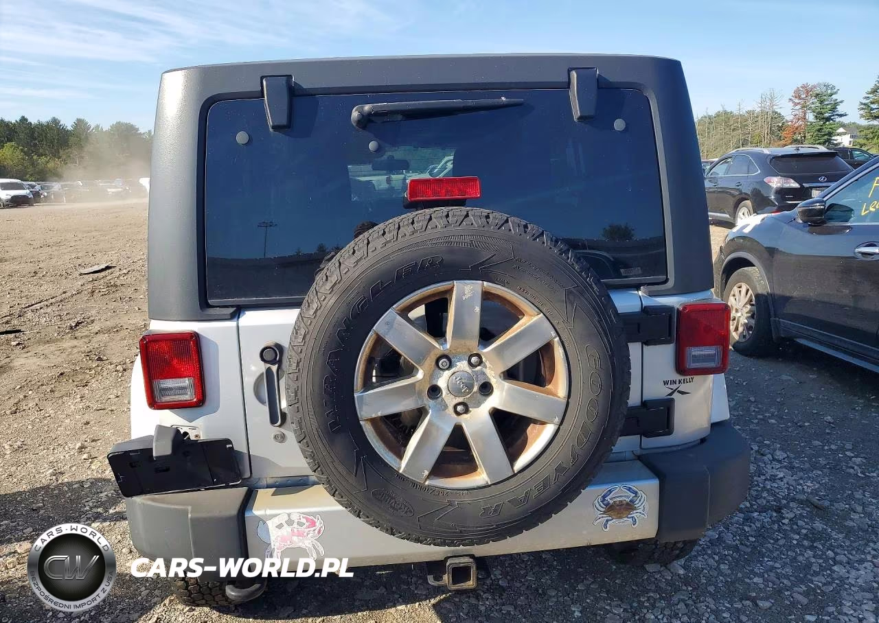 2012 Jeep Wrangler Unlimited Sahara VIN:1C4BJWEG7CL123005 - 6