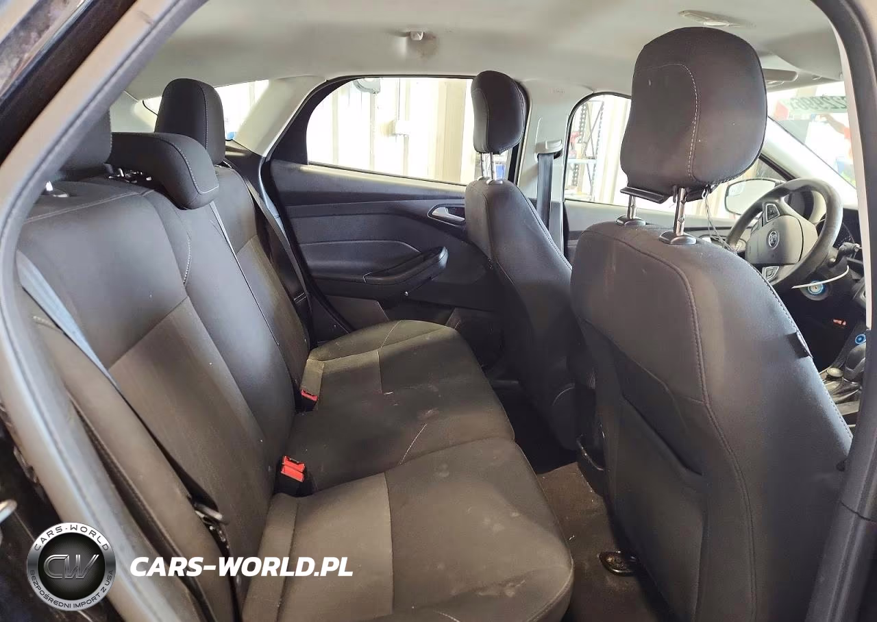 2018 Ford Focus Se VIN:1FADP3K24JL315290 - 10