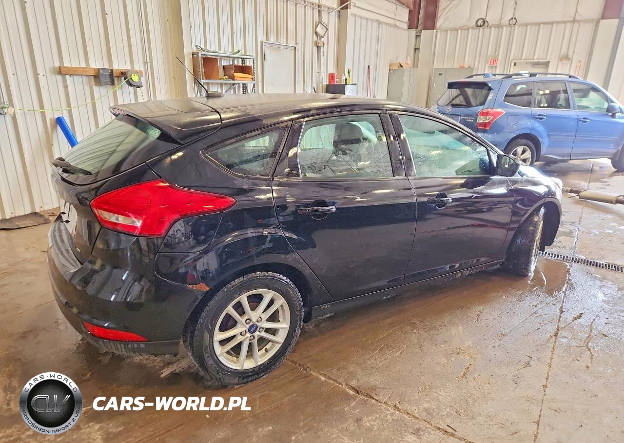 2018 Ford Focus Se VIN:1FADP3K24JL315290 - 3