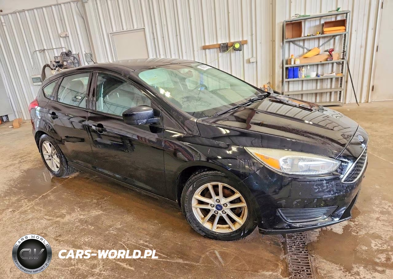 2018 Ford Focus Se VIN:1FADP3K24JL315290 - 4