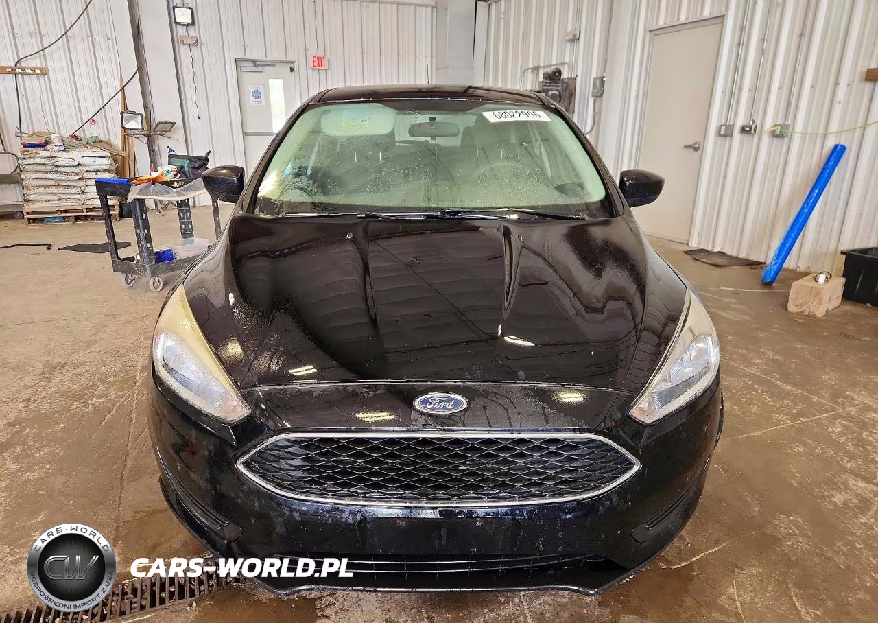 2018 Ford Focus Se VIN:1FADP3K24JL315290 - 5