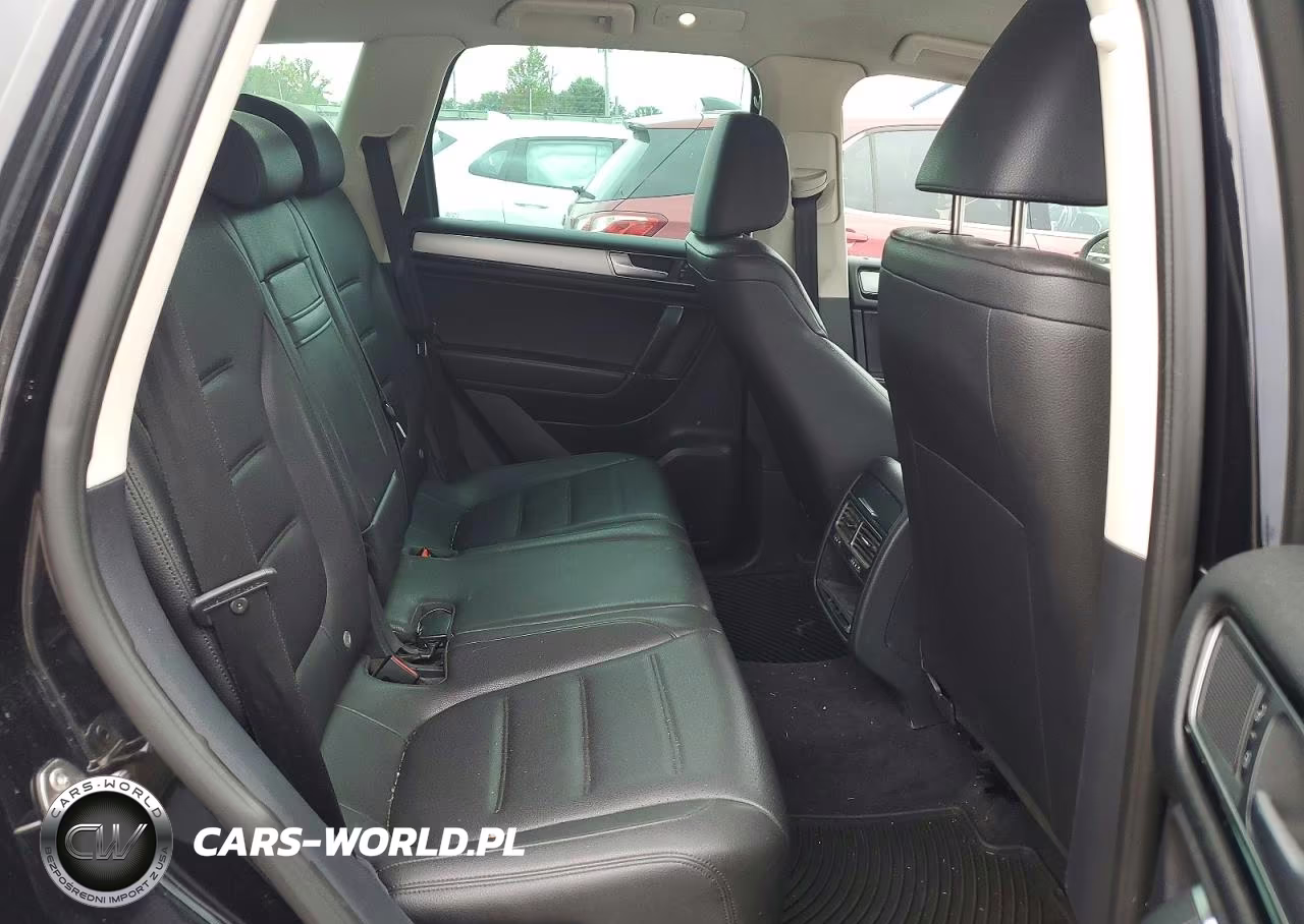 2016 Volkswagen Touareg Sport VIN:WVGEF9BP2GD011535 - 11