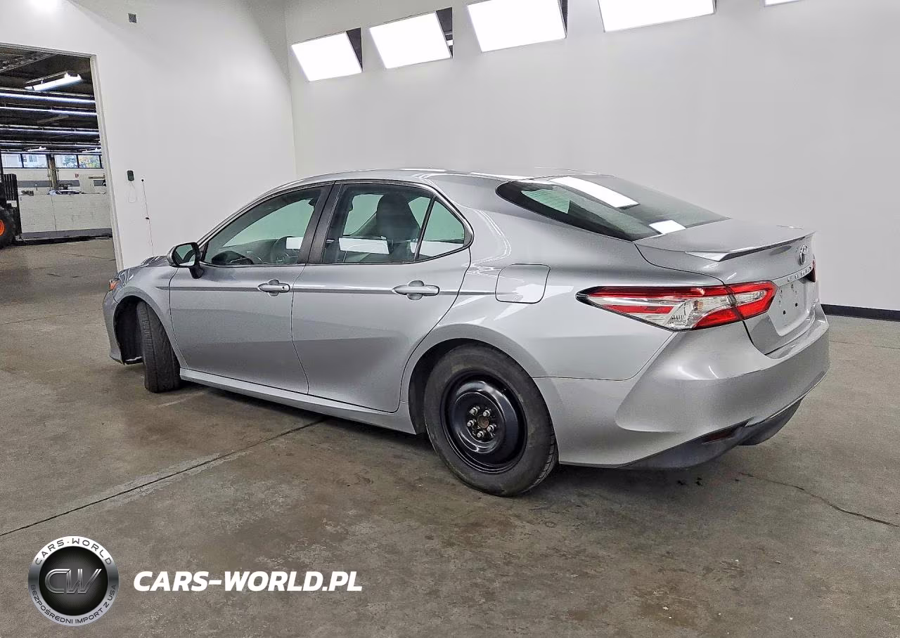2018 Toyota Camry Le VIN:4T1B11HK5JU048956 - 2