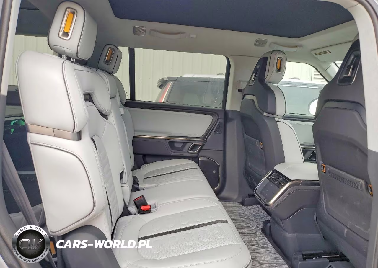 2023 Rivian R1S Adventure VIN:7PDSGABA0PN008136 - 11