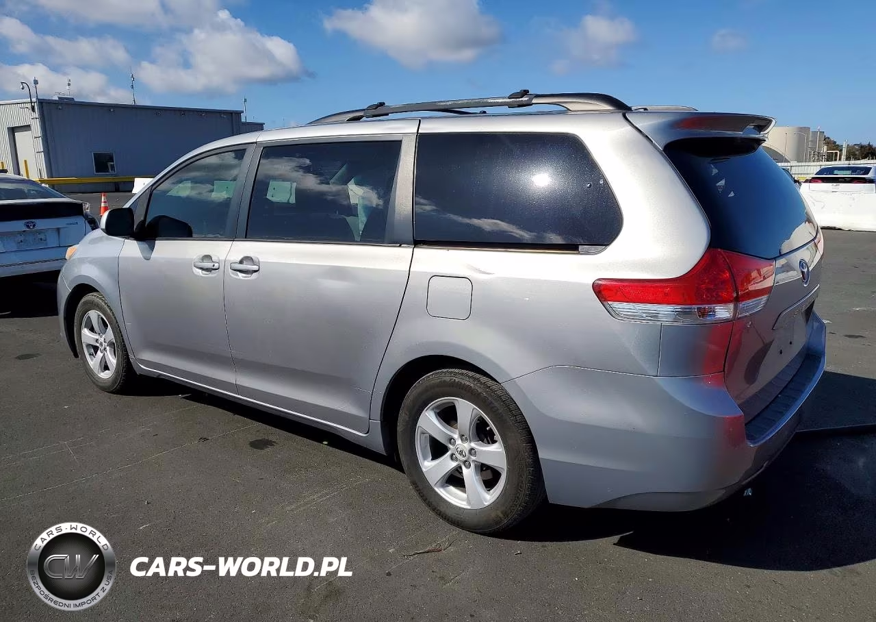 2011 Toyota Sienna Le VIN:5TDKK3DCXBS151288 - 2