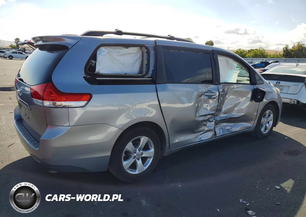 2011 Toyota Sienna Le VIN:5TDKK3DCXBS151288 - 3