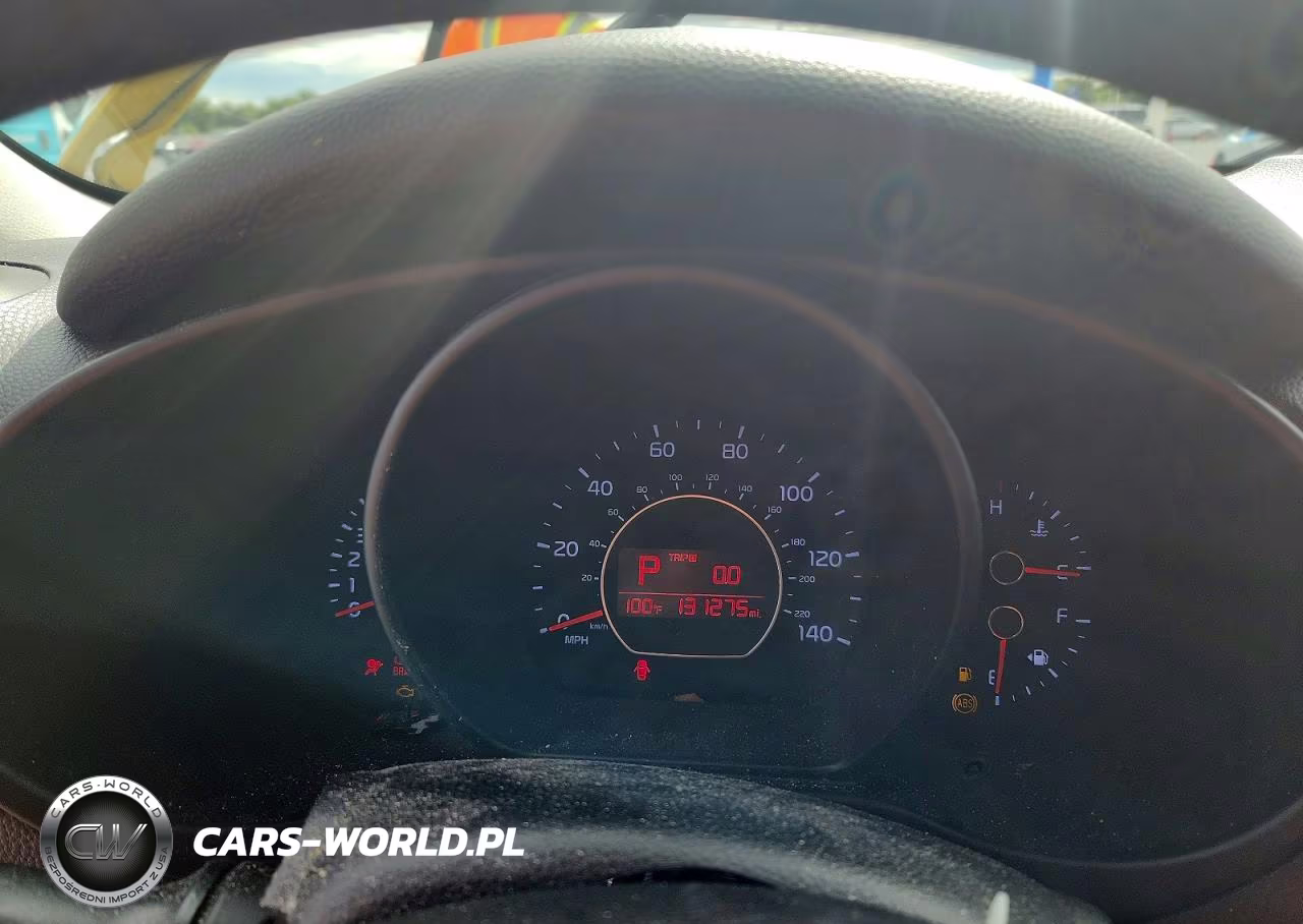 2014 Kia Soul + VIN:KNDJP3A50E7041755 - 9
