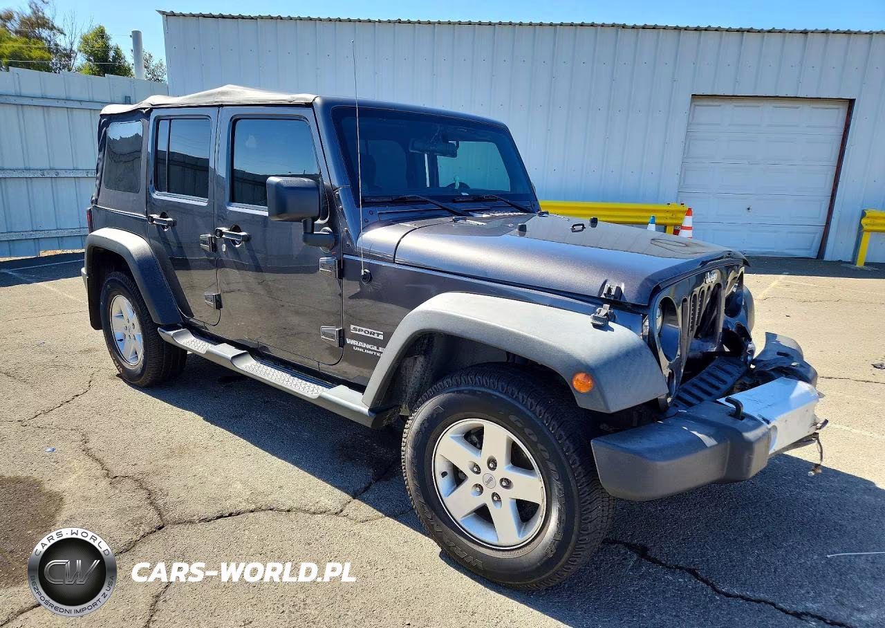 2014 Jeep Wrangler Unlimited Sport VIN:1C4BJWDG1EL296586 - 4