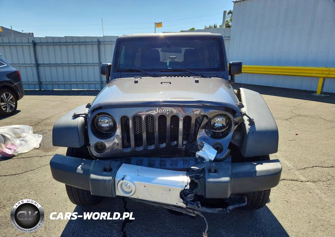2014 Jeep Wrangler Unlimited Sport VIN:1C4BJWDG1EL296586 - 5