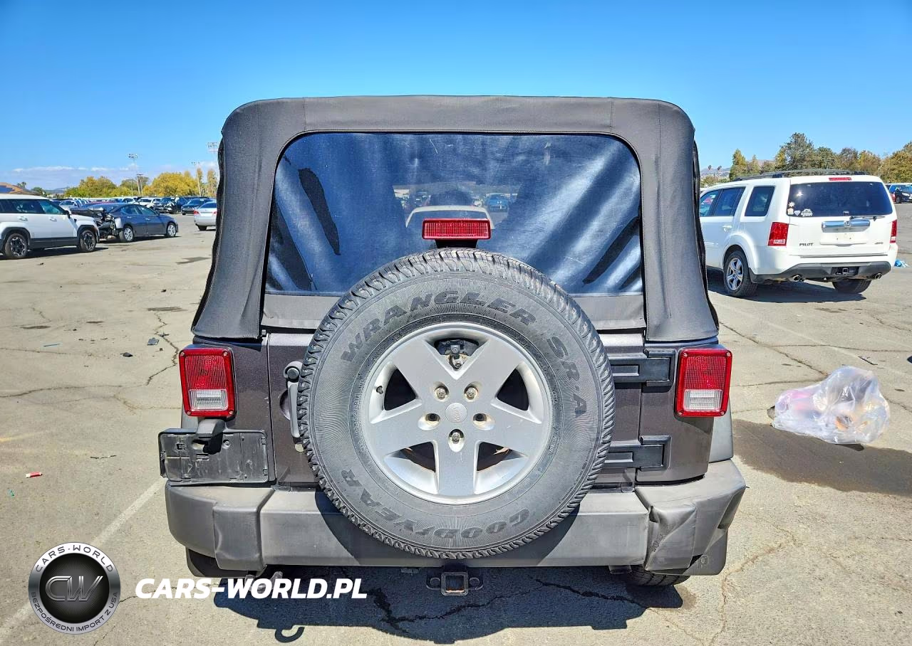 2014 Jeep Wrangler Unlimited Sport VIN:1C4BJWDG1EL296586 - 6