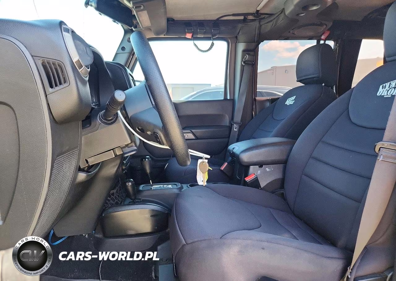 2014 Jeep Wrangler Unlimited Sport VIN:1C4BJWDG1EL296586 - 7