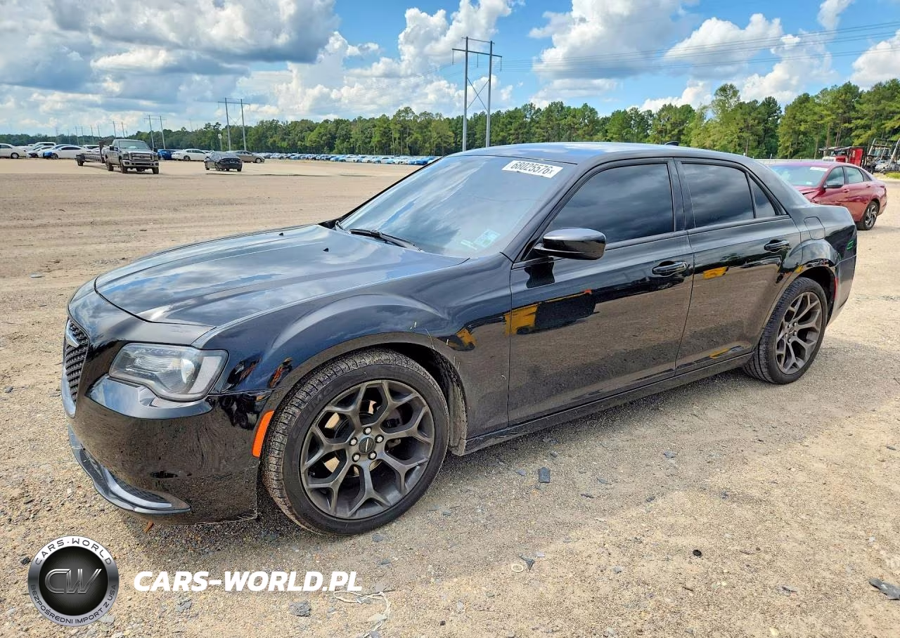 2018 Chrysler 300 Touring – zdjęcie 1 z 13
