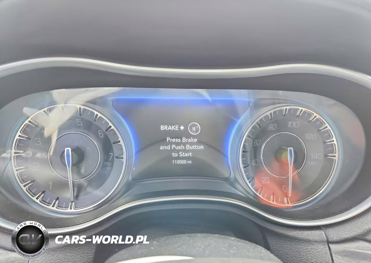 2018 Chrysler 300 Touring VIN:2C3CCAAG6JH222727 - 12