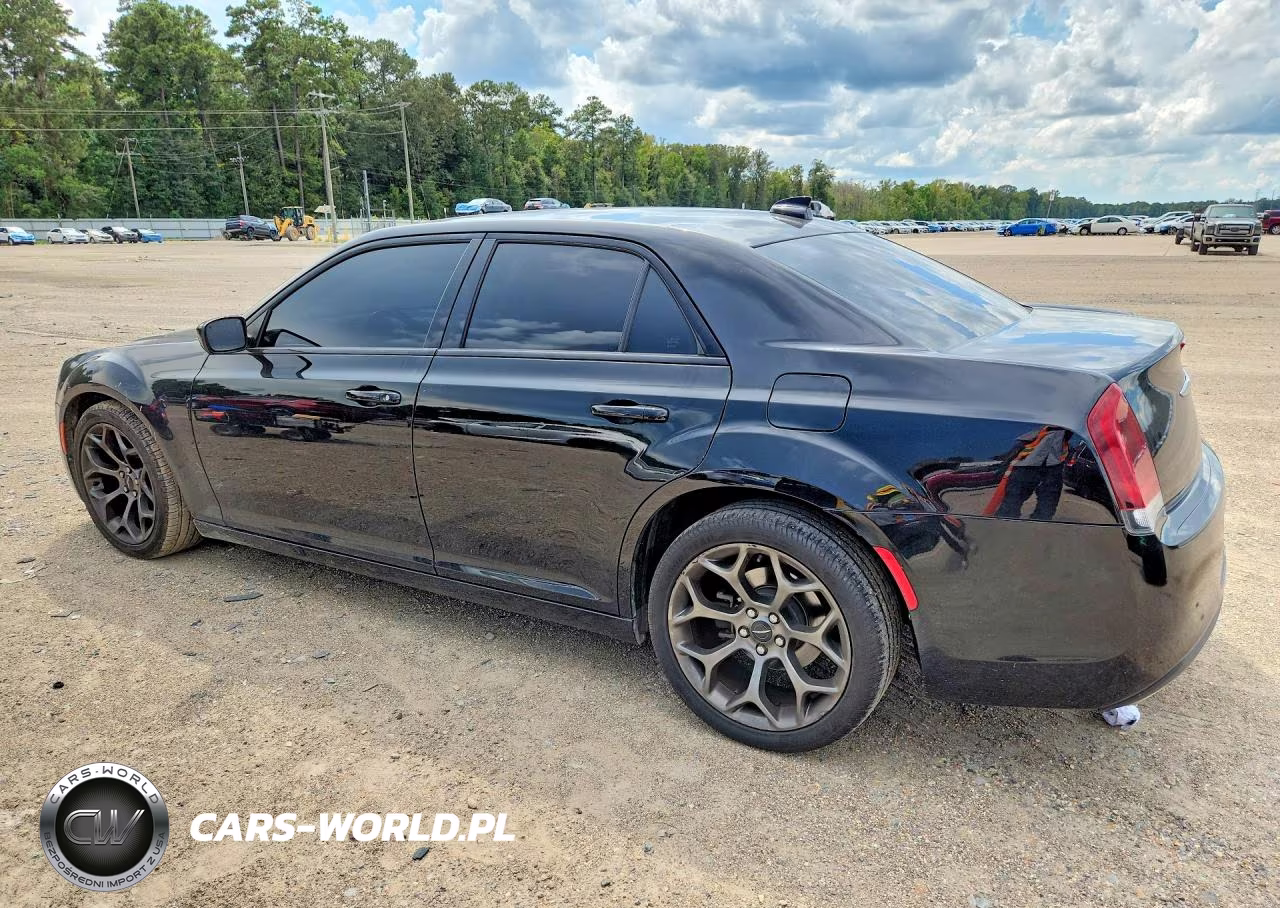 2018 Chrysler 300 Touring VIN:2C3CCAAG6JH222727 - 2