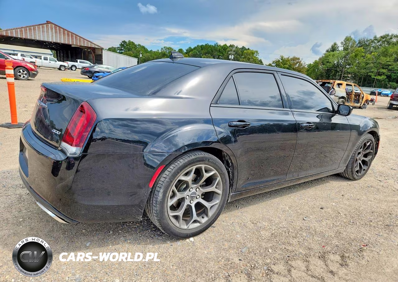 2018 Chrysler 300 Touring VIN:2C3CCAAG6JH222727 - 3