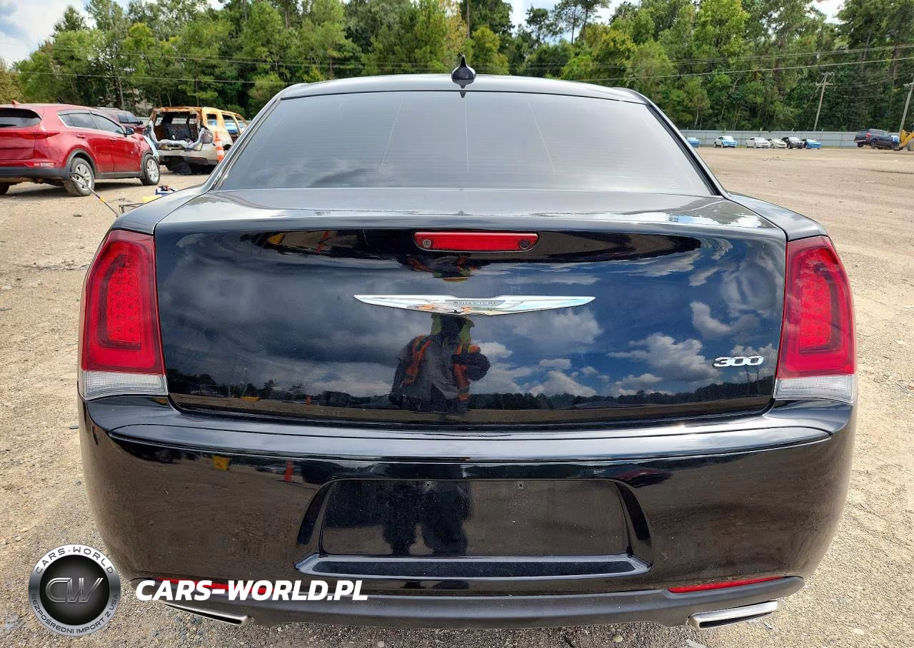 2018 Chrysler 300 Touring VIN:2C3CCAAG6JH222727 - 6