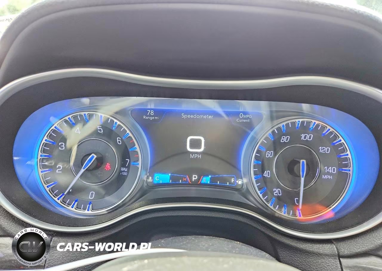 2018 Chrysler 300 Touring VIN:2C3CCAAG6JH222727 - 9