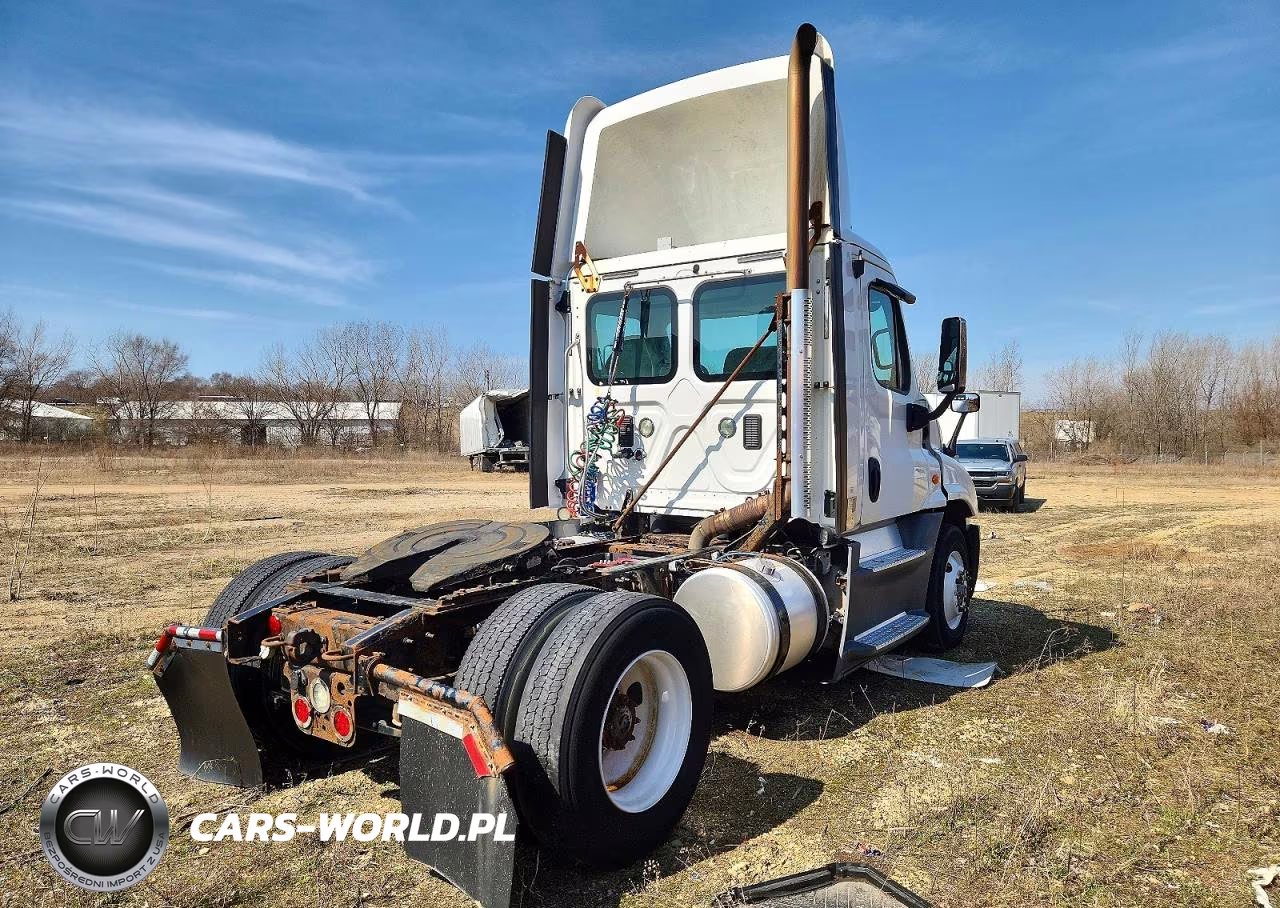 2016 Freightliner Cascadia Semi Truck VIN:1FUBGEDV2GLHC5638 - 4