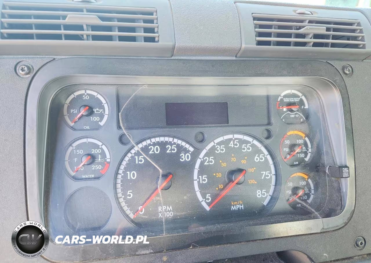 2016 Freightliner Cascadia Semi Truck VIN:1FUBGEDV2GLHC5638 - 8