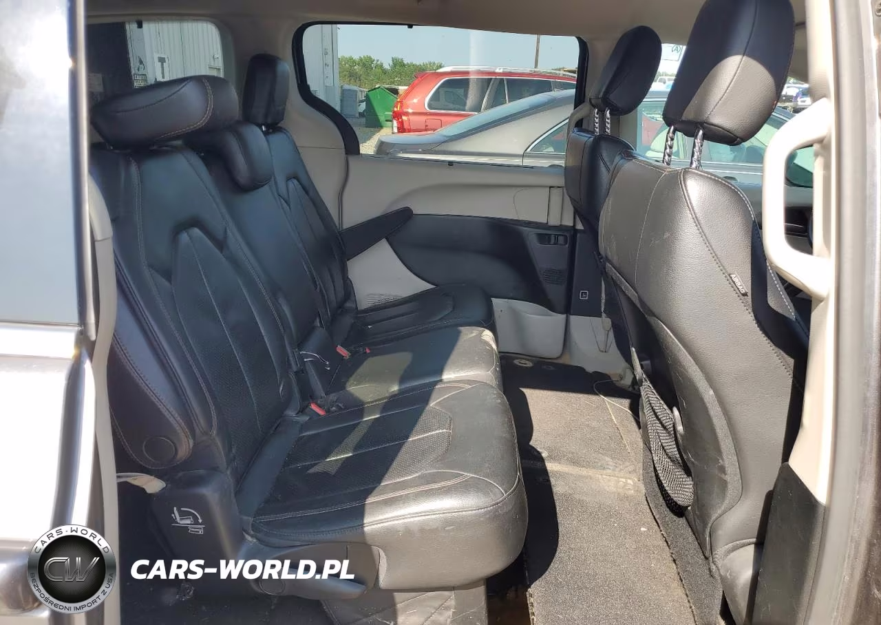 2018 Chrysler Pacifica Touring L VIN:2C4RC1BG5JR317889 - 11