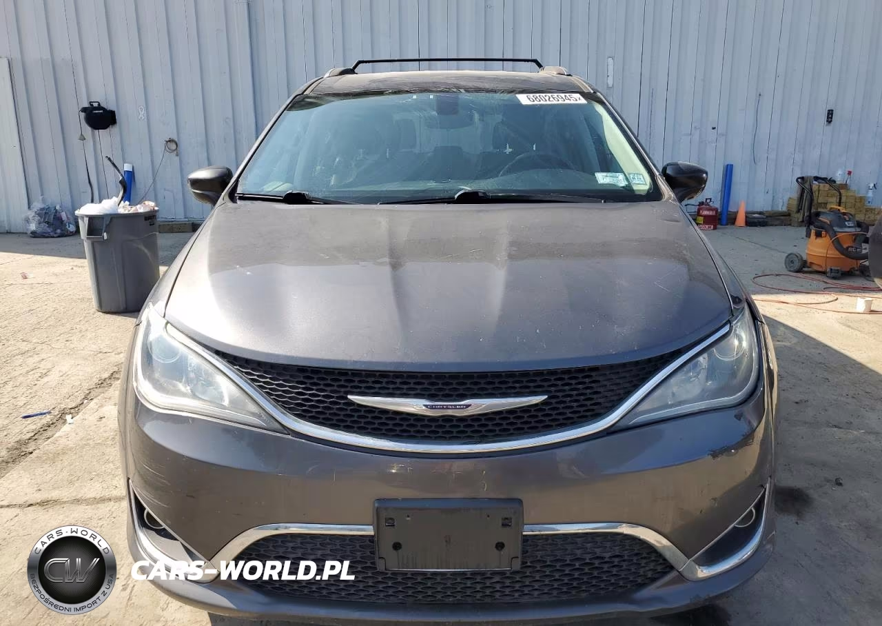 2018 Chrysler Pacifica Touring L VIN:2C4RC1BG5JR317889 - 5