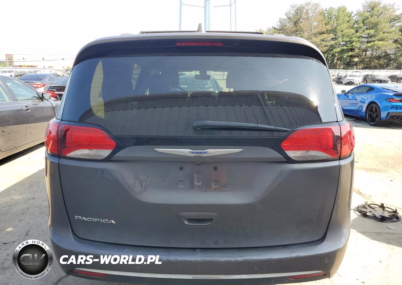 2018 Chrysler Pacifica Touring L VIN:2C4RC1BG5JR317889 - 6